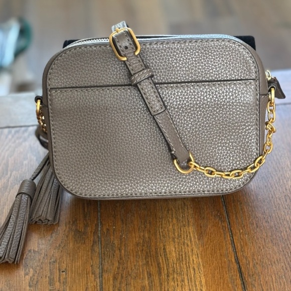 TORY BURCH Pebbled Leather Camera Bag in Silver Maple - Picture 3 of 11